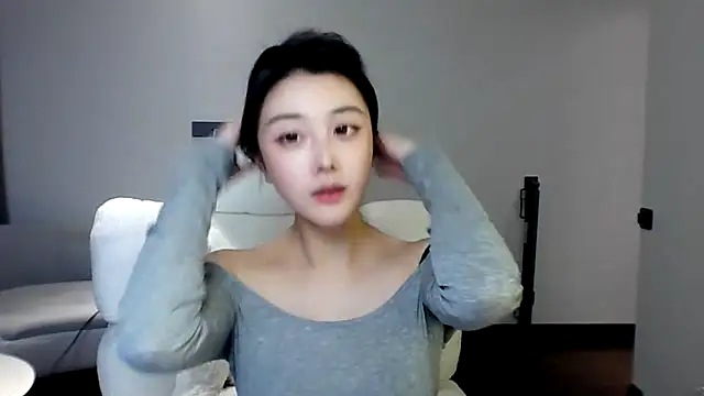 Stripchat cam girl MedeLineayr