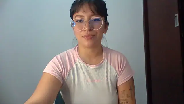 Stripchat cam girl Ivi_hot_