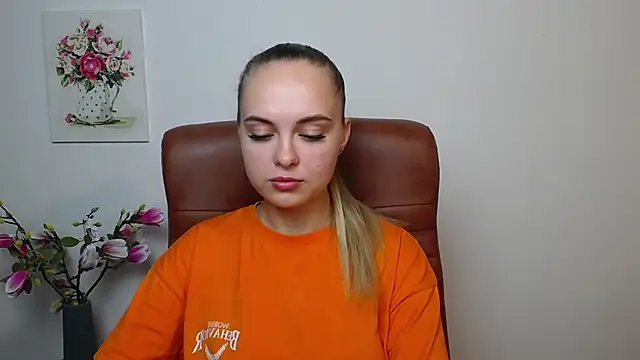 Stripchat cam girl KhaleesiMoon