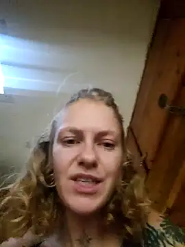 Stripchat cam girl DeesseLilli