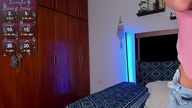 Stripchat cam girl Carorosse