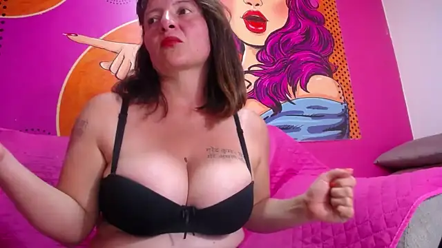 Stripchat cam girl debora100_fuegos