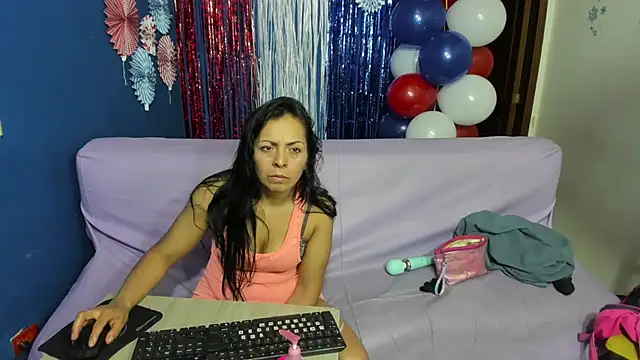 Stripchat cam girl TriLesbian