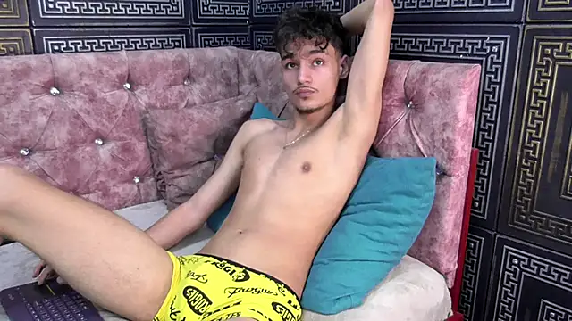 Stripchat cam girl KevinnSpice