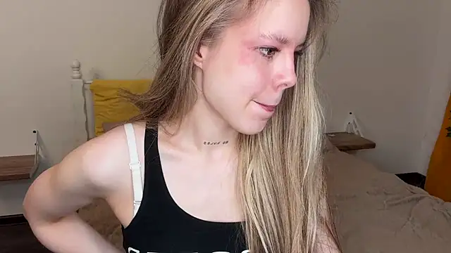 Thumbnail of Catrinee - Stripchat live cam