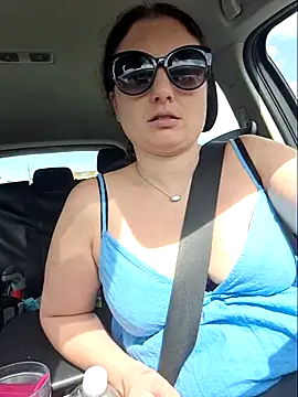 Stripchat cam girl MilkyMrsRobinson