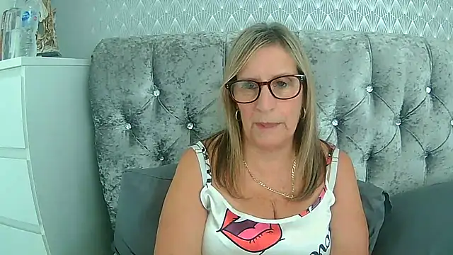 Stripchat cam girl Additive_Mature_Linda