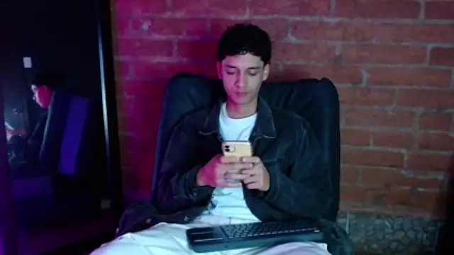 Stripchat cam girl curly_dark69