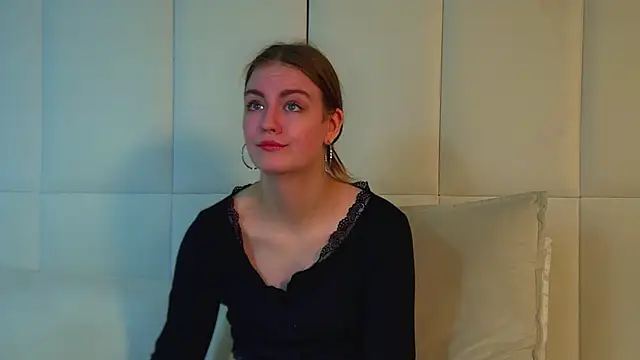 Stripchat cam girl SofiaSarvain