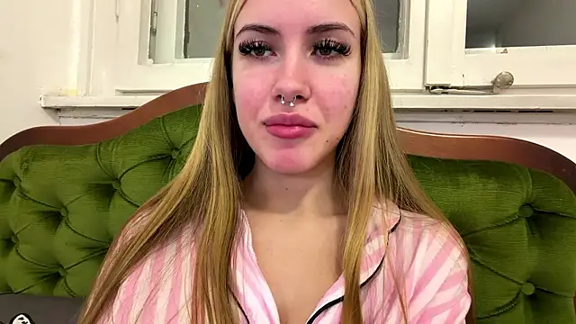 Stripchat cam girl Humble_Peach