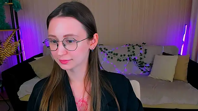 Stripchat cam girl YourLovellyStory