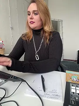 Stripchat cam girl Juicy-peach2025