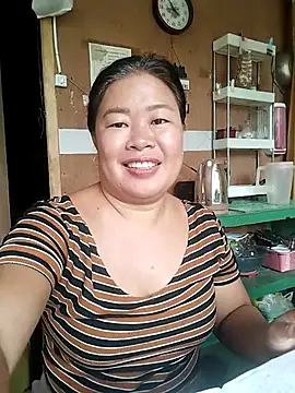 Stripchat cam girl Lovelywoman43