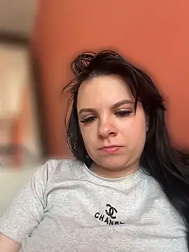 Stripchat cam girl HellaReousx