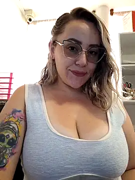 Stripchat cam girl CurvyLust_x