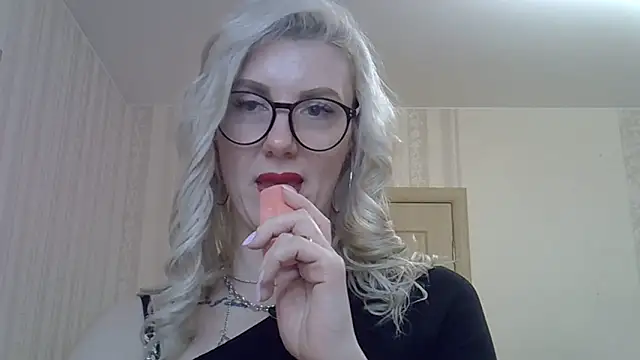 Stripchat cam girl anna_shark77