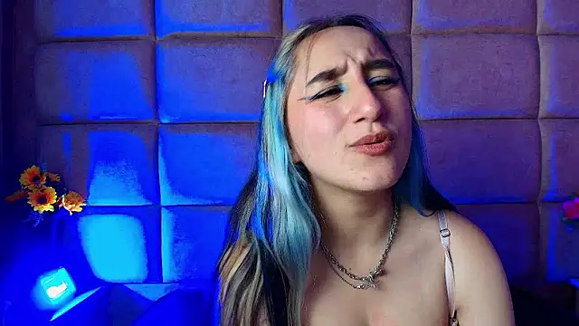 Stripchat cam girl CharlotteStuart