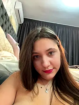 Stripchat cam girl BirdyeLora