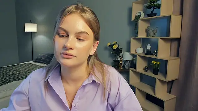 Stripchat cam girl TwiniLis