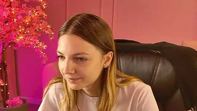 Stripchat cam girl LoonaKiss