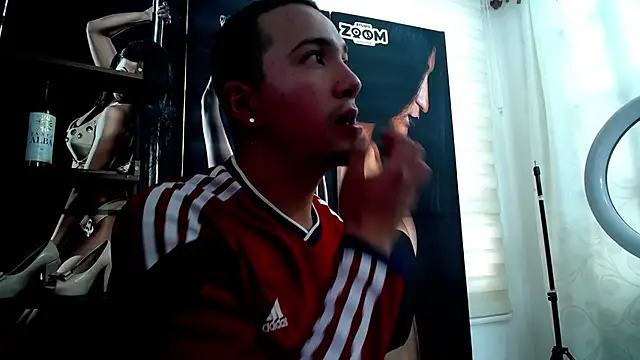 Stripchat cam girl Martin_esmit