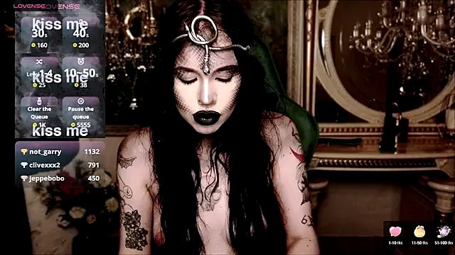 Stripchat cam girl alexx_succubus