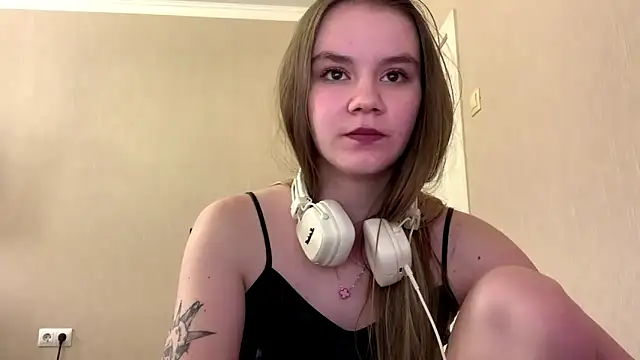 Stripchat cam girl AgnesShy_