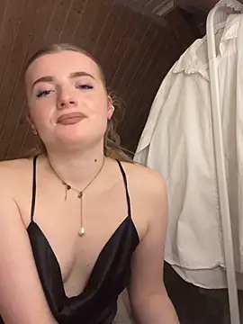 Stripchat cam girl MilaLuxe