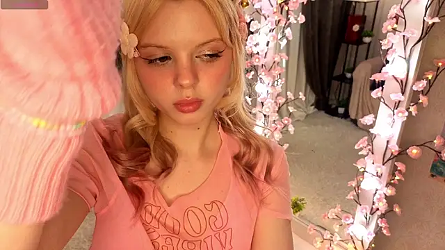 Thumbnail of lolabunny2008 - Stripchat live cam