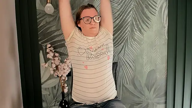 Stripchat cam girl FloraFicken