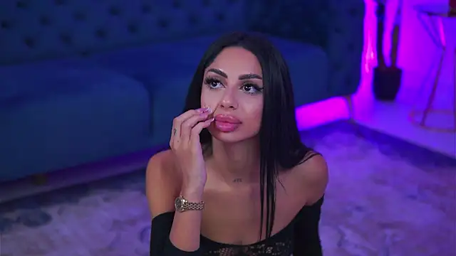 Stripchat cam girl IsoldeVyx