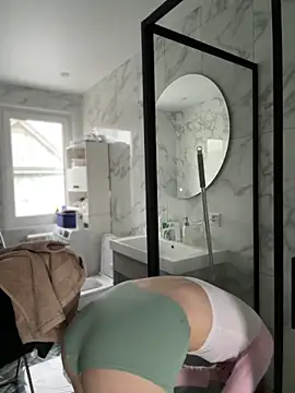 Stripchat cam girl Your_love_Emily