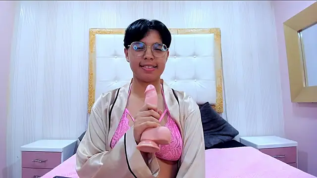 Stripchat cam girl Emmaa_Lex