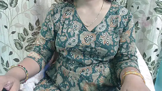 Stripchat cam girl Rozy-Corvy