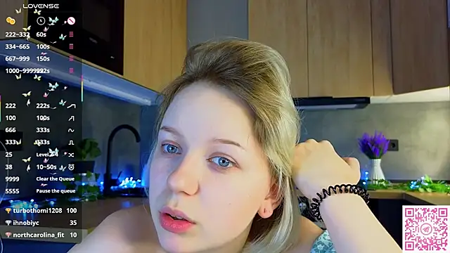 Stripchat cam girl EmiliSaren