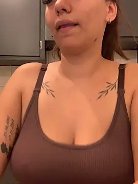 Stripchat cam girl giny_sexii