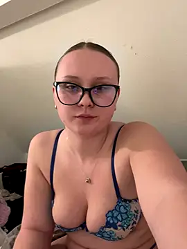 Stripchat cam girl YoungJoyce