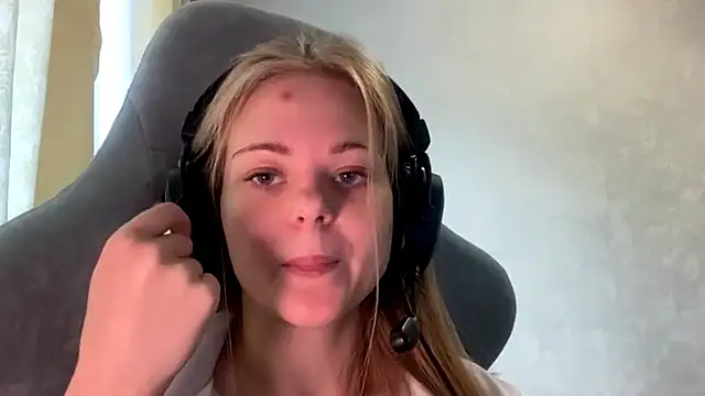 Stripchat cam girl EvadingGown