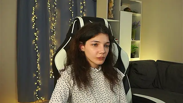 Stripchat cam girl SynnoveGrimble