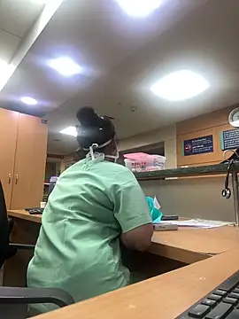 Stripchat cam girl Roshini_Walia