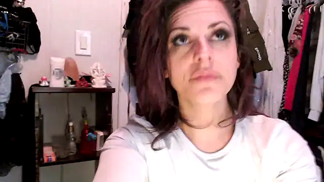Stripchat cam girl RhyleeRaine