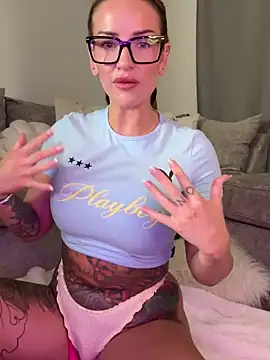 Stripchat cam girl NikkiFoxx