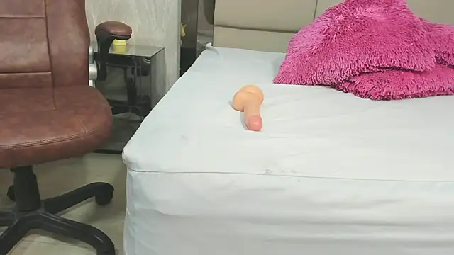 Stripchat cam girl Ayshel_Collins