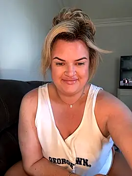 Stripchat cam girl MrsBlazeX