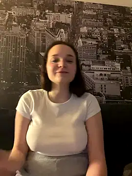 Stripchat cam girl ElenaMariee