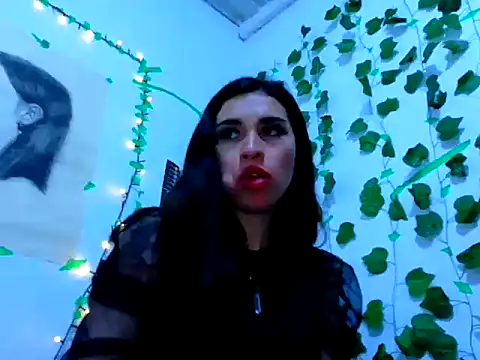 Stripchat cam girl lucywhite13