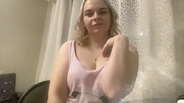 Stripchat cam girl HelenSimo