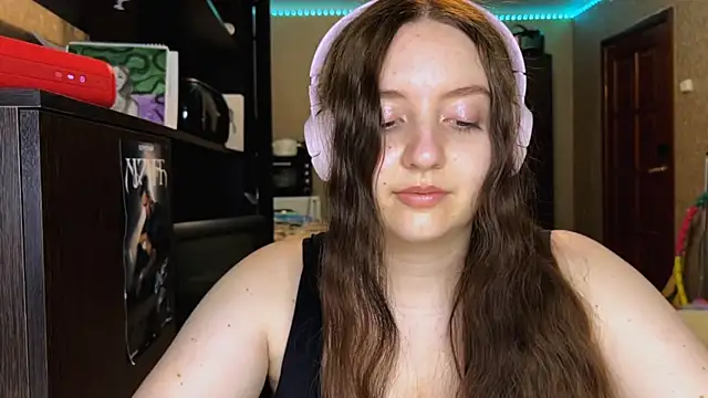 Stripchat cam girl HildaBeames