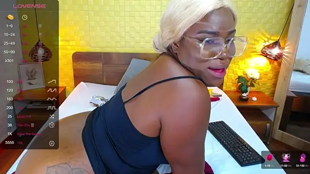 Stripchat cam girl curvynaohmy_