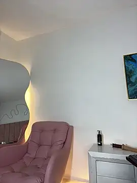 Stripchat cam girl naomiii__